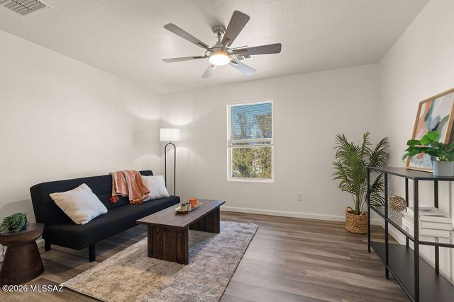 6877 S Goshawk Drive, Tucson, AZ 85756