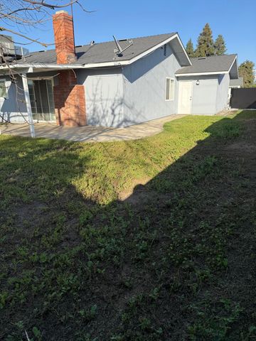 2445 S Memory Street, Visalia, CA 93277