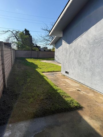 2445 S Memory Street, Visalia, CA 93277