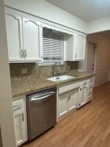 2445 S Memory Street, Visalia, CA 93277