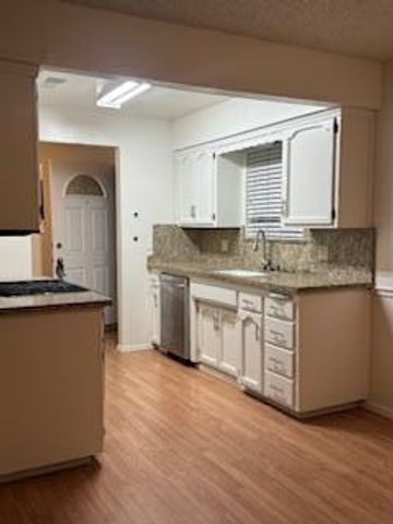 2445 S Memory Street, Visalia, CA 93277