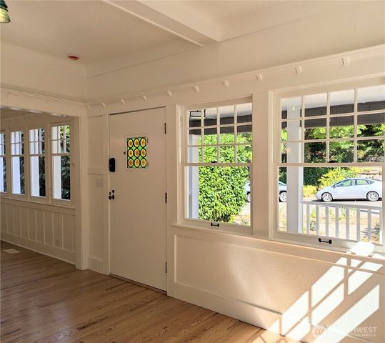 1713 33rd Avenue, Seattle, WA 98122