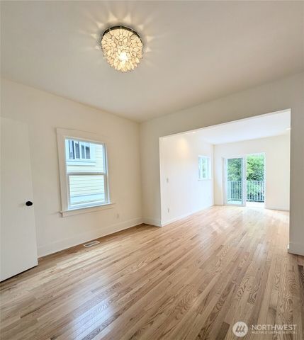 1713 33rd Avenue, Seattle, WA 98122