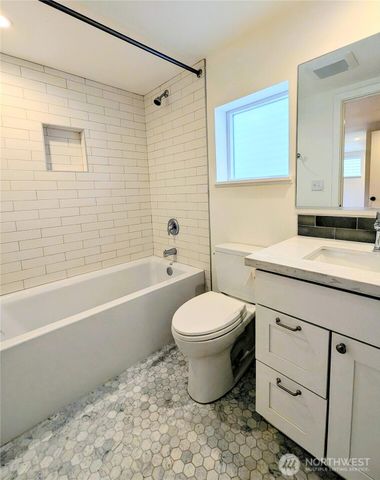 1713 33rd Avenue, Seattle, WA 98122