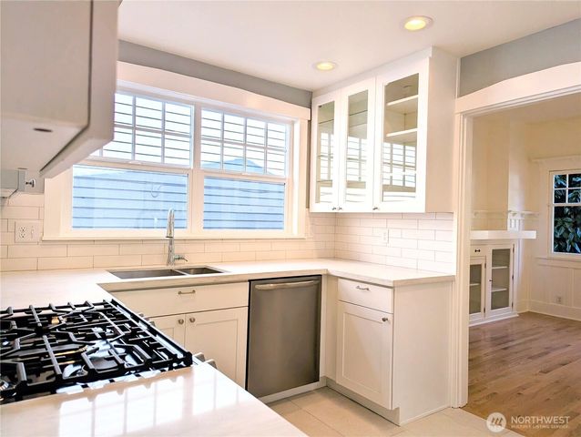 1713 33rd Avenue, Seattle, WA 98122