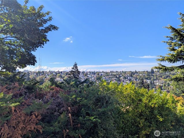 1713 33rd Avenue, Seattle, WA 98122