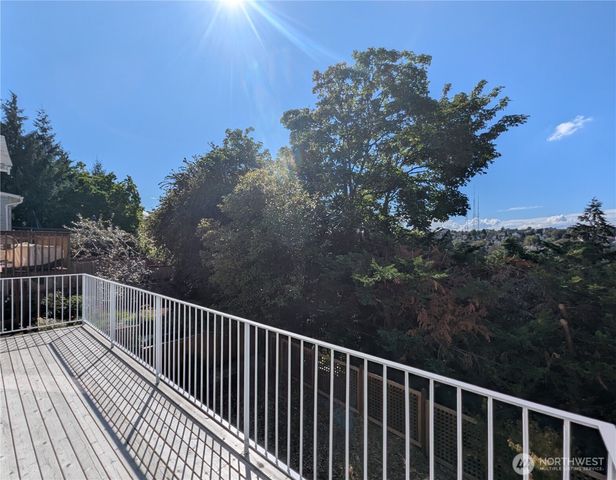 1713 33rd Avenue, Seattle, WA 98122