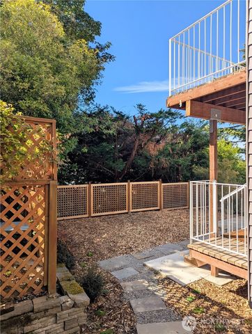 1713 33rd Avenue, Seattle, WA 98122