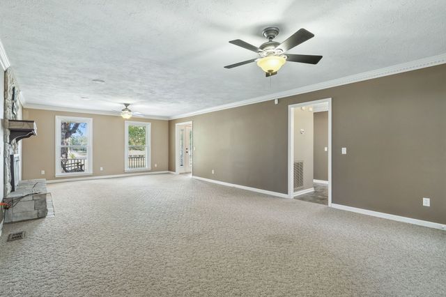 554 Douglas Bend Rd, Gallatin, TN 37066