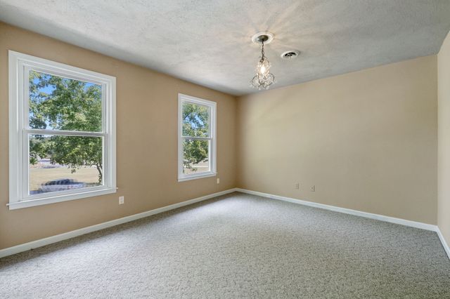 554 Douglas Bend Rd, Gallatin, TN 37066
