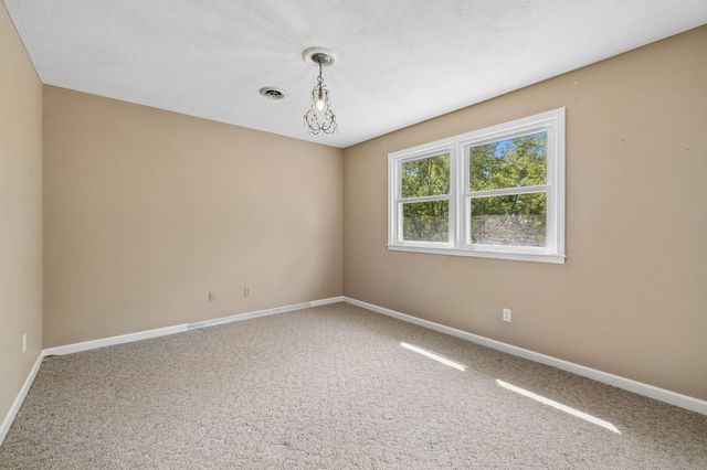 554 Douglas Bend Rd, Gallatin, TN 37066