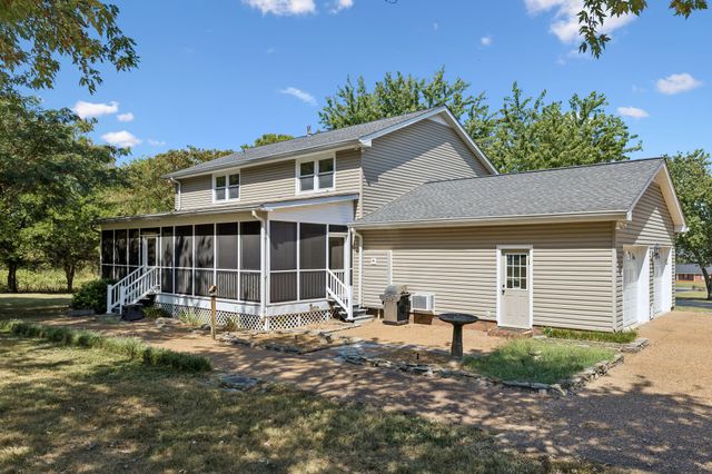 554 Douglas Bend Rd, Gallatin, TN 37066