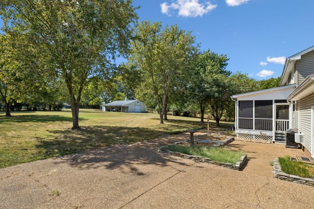 554 Douglas Bend Rd, Gallatin, TN 37066