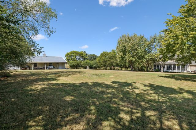 554 Douglas Bend Rd, Gallatin, TN 37066