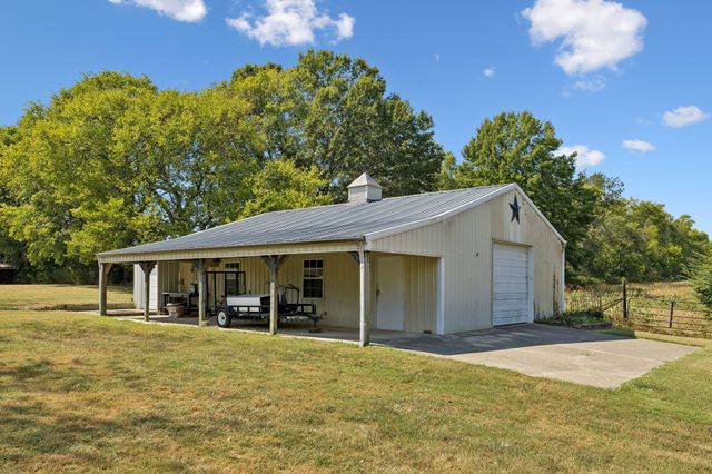 554 Douglas Bend Rd, Gallatin, TN 37066