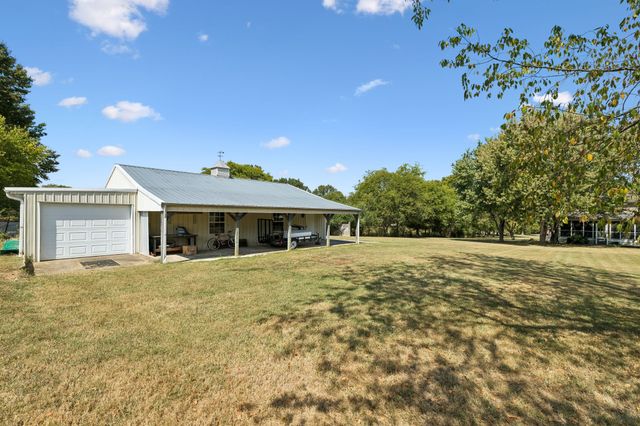 554 Douglas Bend Rd, Gallatin, TN 37066