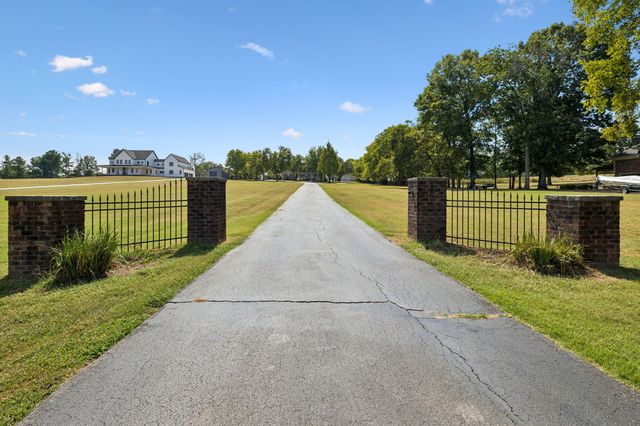 554 Douglas Bend Rd, Gallatin, TN 37066