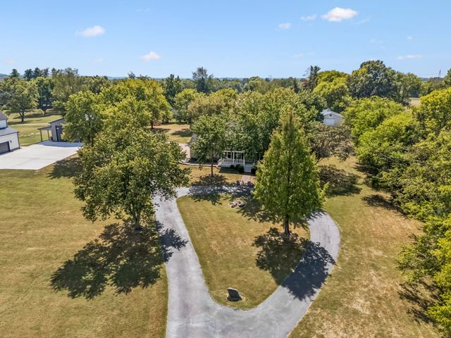 554 Douglas Bend Rd, Gallatin, TN 37066