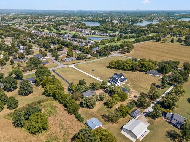554 Douglas Bend Rd, Gallatin, TN 37066