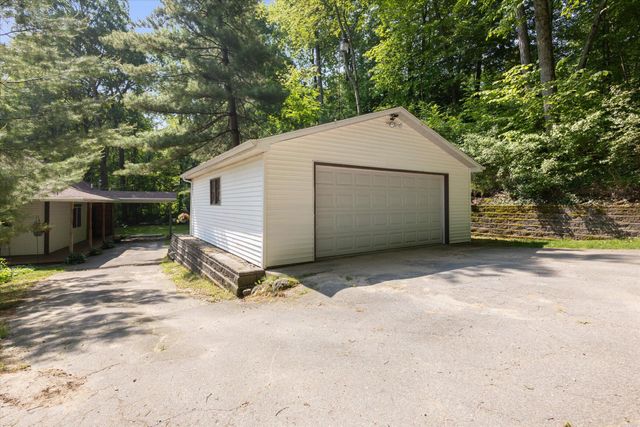 6860 Ashley Avenue NE, Belding, MI 48809