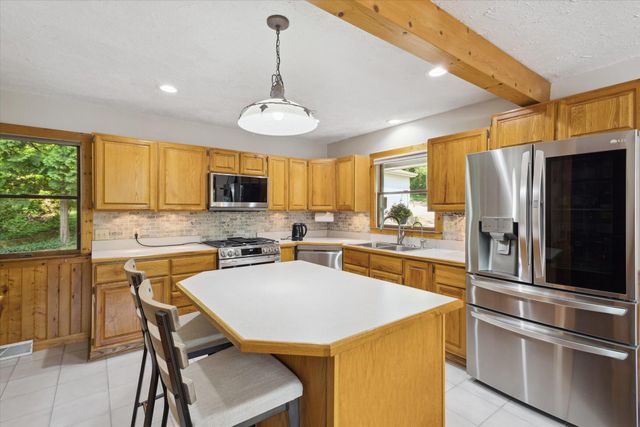 6860 Ashley Avenue NE, Belding, MI 48809