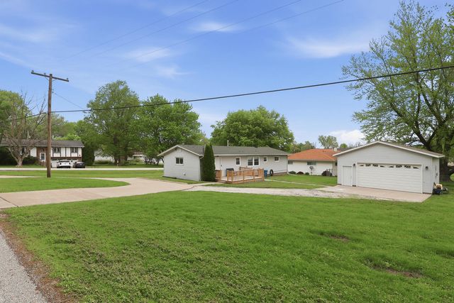 137 E 7th Street, Coal Valley, IL 61240