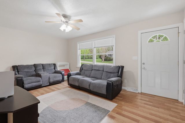 137 E 7th Street, Coal Valley, IL 61240