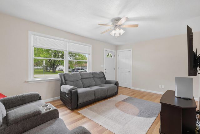137 E 7th Street, Coal Valley, IL 61240