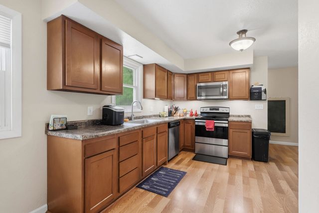137 E 7th Street, Coal Valley, IL 61240