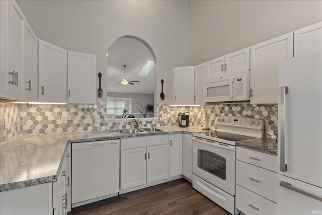 6125 Lansdown Court, South Bend, IN 46614