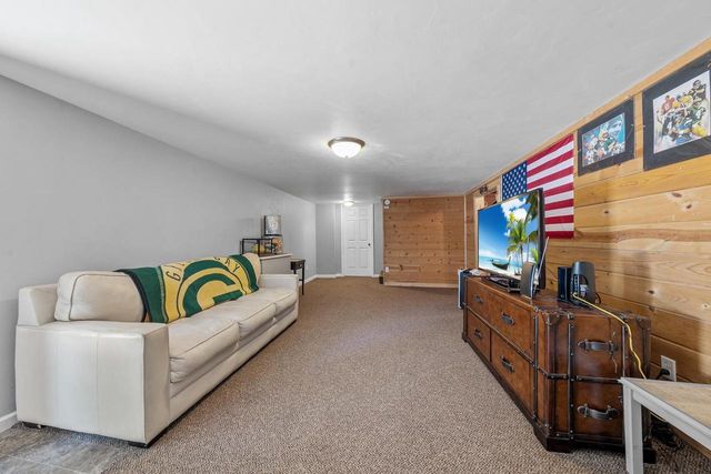 638 SUNNYCREST STREET, Green Bay, WI 54302