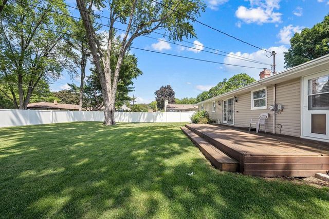 638 SUNNYCREST STREET, Green Bay, WI 54302