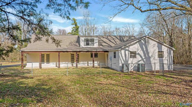 1508 Skyline Avenue E, Fort Payne, AL 35967