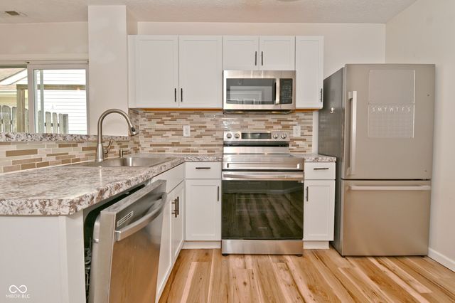 347 Lake Ridge Lane, Greenwood, IN 46142