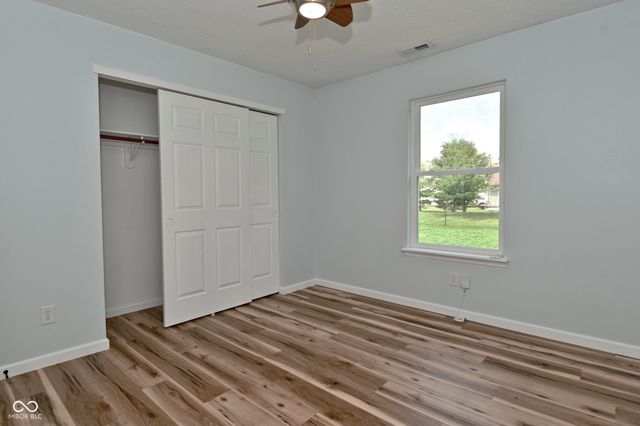347 Lake Ridge Lane, Greenwood, IN 46142