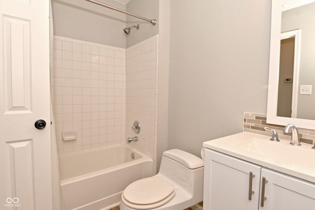 347 Lake Ridge Lane, Greenwood, IN 46142