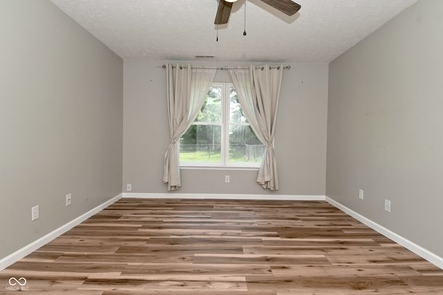 347 Lake Ridge Lane, Greenwood, IN 46142