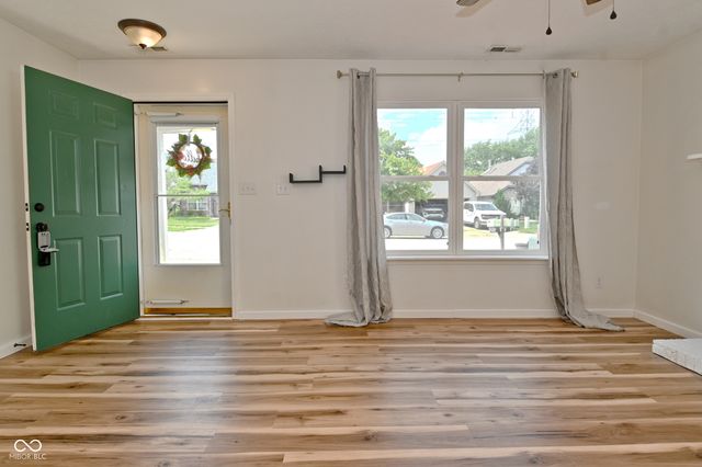 347 Lake Ridge Lane, Greenwood, IN 46142