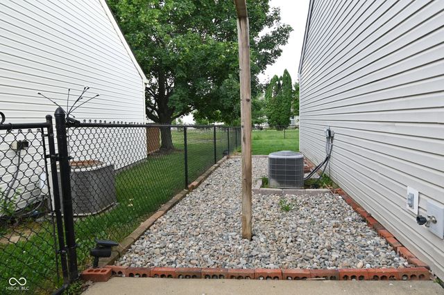 347 Lake Ridge Lane, Greenwood, IN 46142