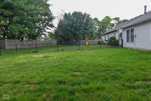 347 Lake Ridge Lane, Greenwood, IN 46142