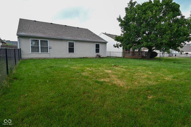 347 Lake Ridge Lane, Greenwood, IN 46142