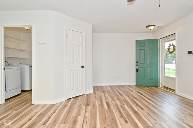 347 Lake Ridge Lane, Greenwood, IN 46142
