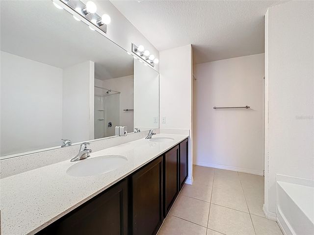 1899 AMBER SWEET CIRCLE, Dundee, FL 33838