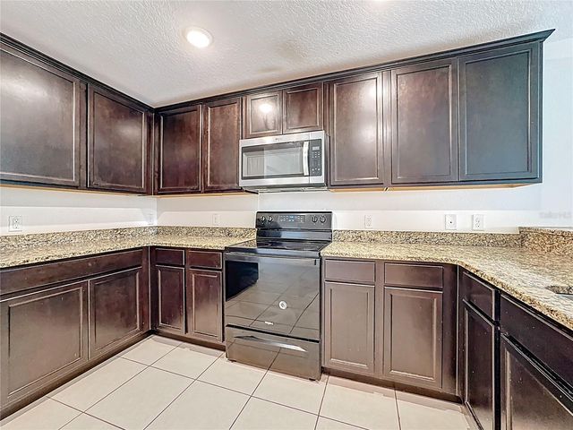1899 AMBER SWEET CIRCLE, Dundee, FL 33838