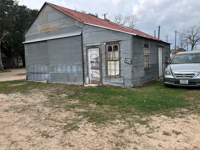 312 S Mechanic Street, El Campo, TX 77437