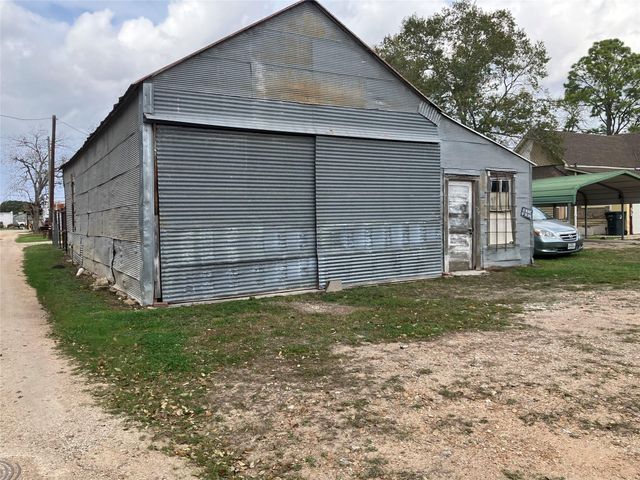 312 S Mechanic Street, El Campo, TX 77437