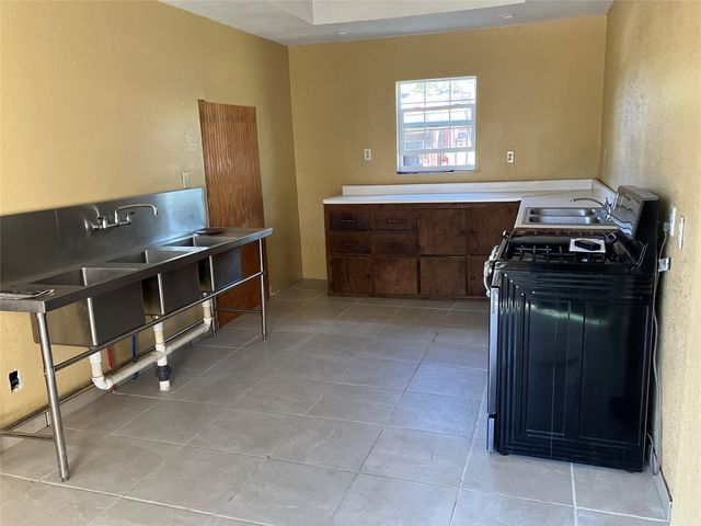 312 S Mechanic Street, El Campo, TX 77437