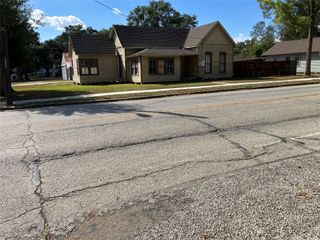 312 S Mechanic Street, El Campo, TX 77437