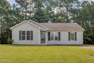 102 Willowbend Drive, Burgaw, NC 28425