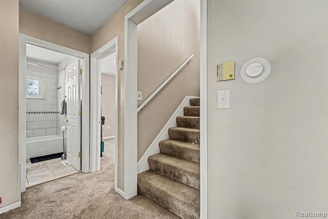 582 Nevada Avenue, Pontiac, MI 48341